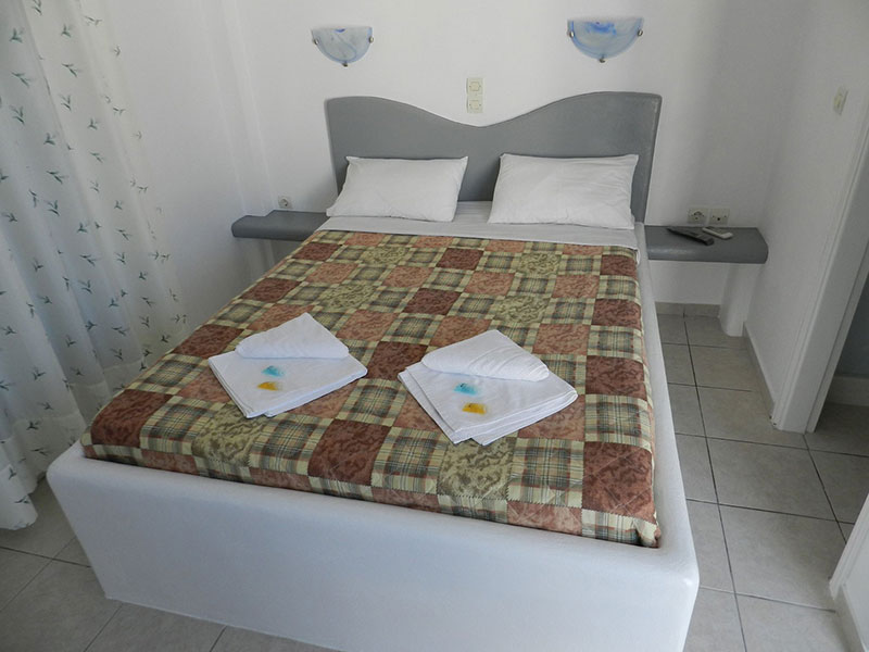 Double room with double bed in Kimolos