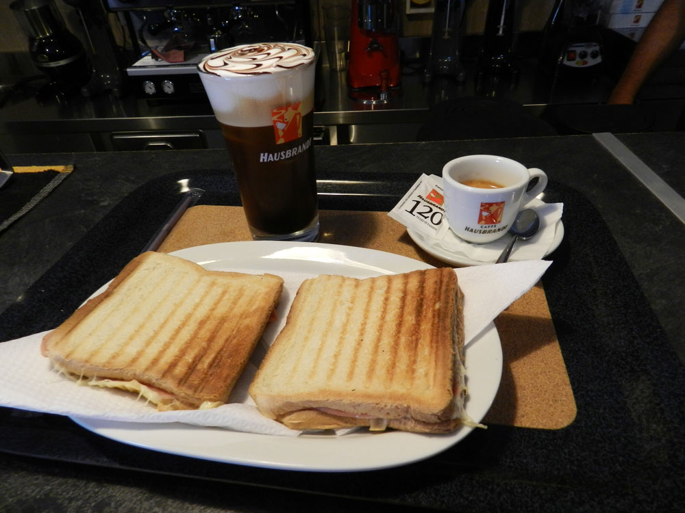 Breakfast at Prezanis rooms - Toast and coffee